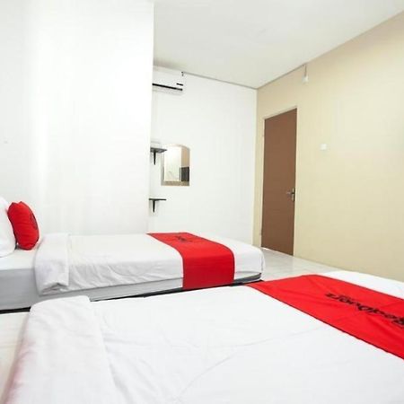 Reddoorz Plus Near Galaxy Mall Hotel Surabaya Exterior photo