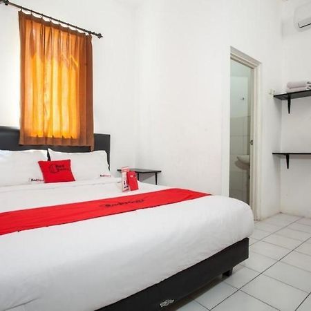 Reddoorz Plus Near Galaxy Mall Hotel Surabaya Exterior photo