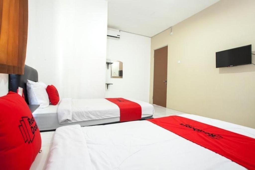 Reddoorz Plus Near Galaxy Mall Hotel Surabaya Exterior photo